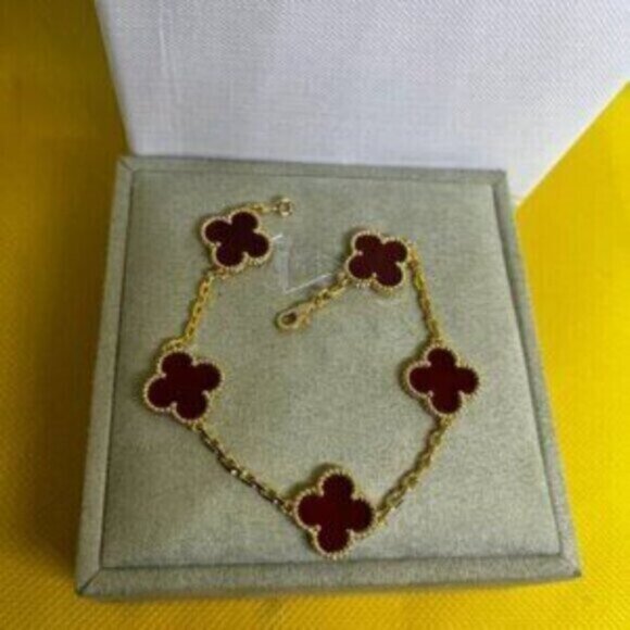 Van Cleef & Arpels 18k red chalcedony five-flower bracelet - Picture 2 of 4